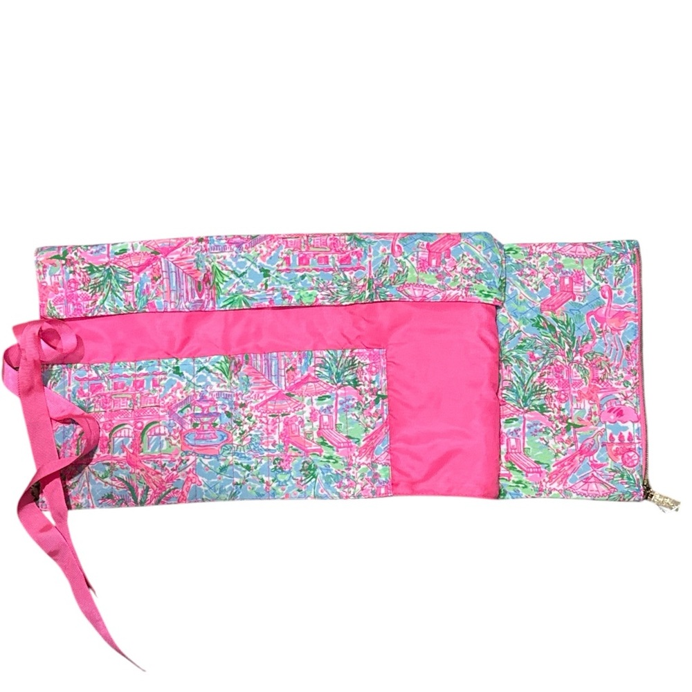 Lilly Pulitzer makeup bag (brushes not included) - Picture 2 of 4